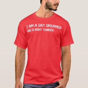 Positives Zitat Ich bin ein Tag Dreamer und ein Na T-Shirt