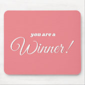 Positives Zitat in Korallenrosa und Weiß Mousepad (Vorne)