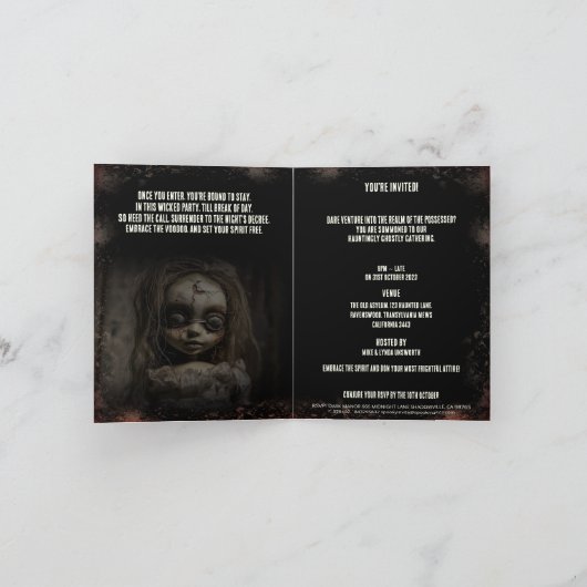 Possessed Doll Adult Halloween Einladung (Innenseite)