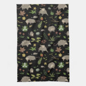 Possummen auf einem Berry-Feld in Schwarz Geschirrtuch (Vertikal)