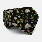 Possummen auf einem Berry-Feld in Schwarz Krawatte (Gerollt)