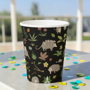 Possummen auf einem Berry-Feld in Schwarz Pappbecher