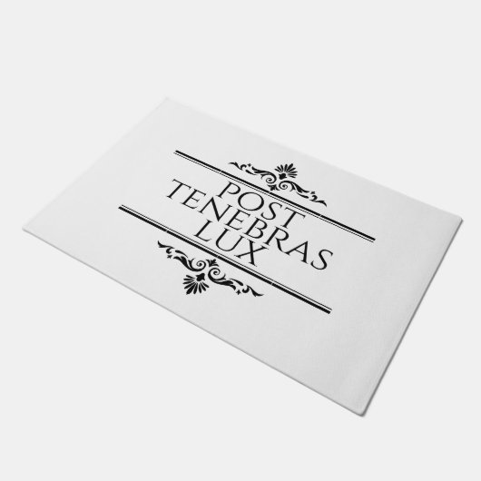 Post Tenebras Lux Fußmatte (Schrägansicht)