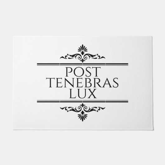 Post Tenebras Lux Fußmatte (Vorderseite)