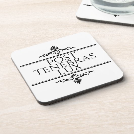 Post Tenebras Lux Getränkeuntersetzer (Linke Seite)