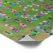 Poster - Große Gruppe von Yoga machenden Menschen (Ecke)