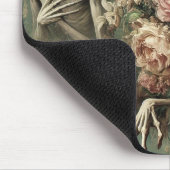 Posthumous Heartache - Gothic Floral Design Mousepad (Ecke)