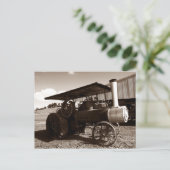 Postkarte ~ Ein antiker Traktor an einem Sommertag (Stehend Vorderseite)