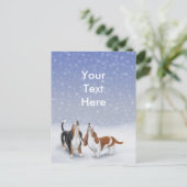 Postkarte für individuell anpassbare Snow Bassets (Stehend Vorderseite)