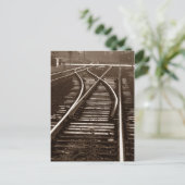 Postkarte ~ LEERE TRAINTRACKS ~ Bahnschalter (Stehend Vorderseite)
