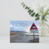 Postkarte mit Eisbären-Warnschild in Longyearbyen, (Stehend Vorderseite)