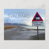 Postkarte mit Eisbären-Warnschild in Longyearbyen, (Vorderseite)