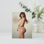 POSTKARTE MIT MÄDCHEN MIT GROSSER HINTERANSICHT IM (Stehend Vorderseite)