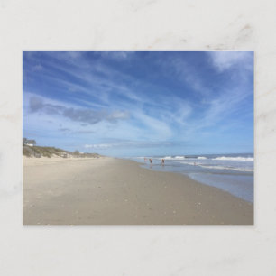 POSTKARTE Strand Szene bei Ebbe mit blauen Wolken