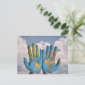 Postkarte "Welt in den Händen" (Stehend Vorderseite)