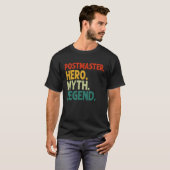 Postmaster Herausgeber Myth Legend Vintager Postme T-Shirt (Vorne ganz)