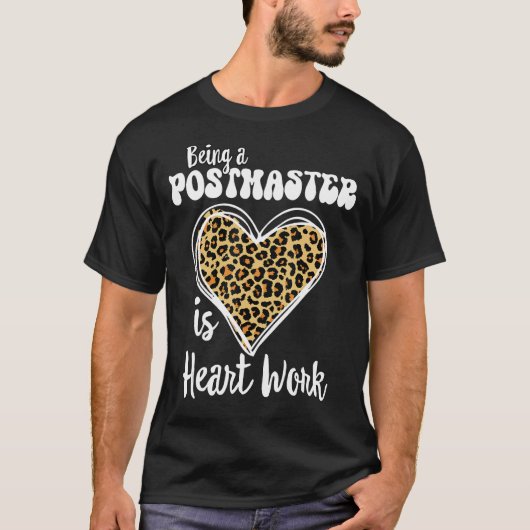 Postmaster zu sein ist Herzarbeit Liebe Leopard V- T-Shirt (Vorderseite)