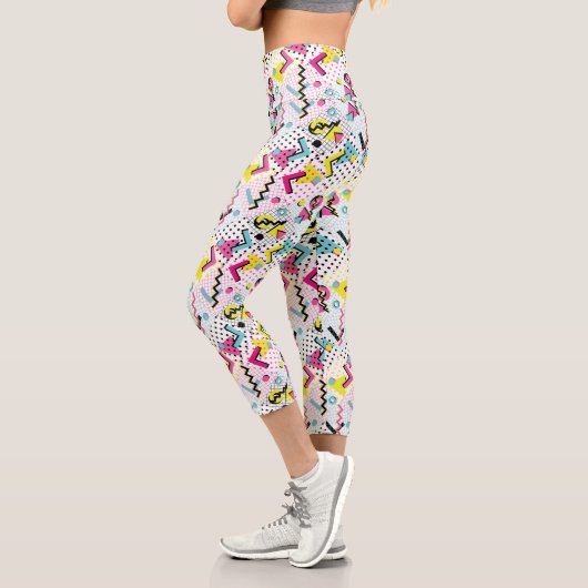 Postmoderne Memphis-Stilmuster Capri Leggings (Links)