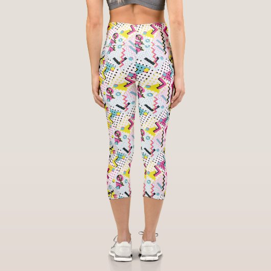 Postmoderne Memphis-Stilmuster Capri Leggings (Rückseite)