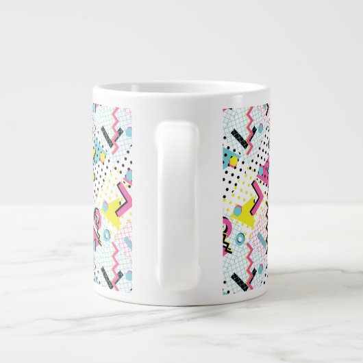 Postmoderne Memphis-Stilmuster Jumbo-Tasse (Rückseite)
