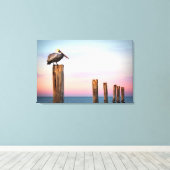 Posts & a Pelican | Fort Myers Beach, Florida Leinwanddruck (Insitu (Holzboden))