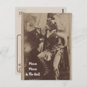Postüberqueren der Vintagen Dame im Spiegelpostkar Postkarte