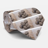 Potatoes on rustic wood Concept Krawatte (Gerollt)