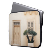 Potter-Pflanze in der Nähe von Betonhaus Laptopschutzhülle (Vorderseite Links)