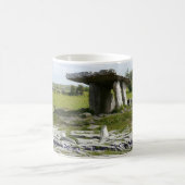 Poulnabrone Dolmen, The Burren, Clare, Irland Kaffeetasse (Mittel)