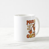 Pour Me Some Coffee Retro-Typografie-Design – Vint Kaffeetasse (VorderseiteRechts)