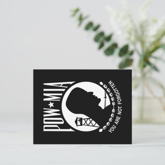 POW-MIA-Flagge: Vermisste Soldaten des Vietnamkrie Postkarte (Stehend Vorderseite)