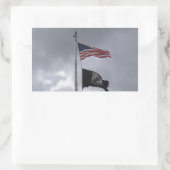 POW/MIA und amerikanische Flagge Rechteckiger Aufkleber (Tasche)