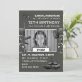 POW, War Themed Esroom, Birthday Party Einladung (Stehend Vorderseite)