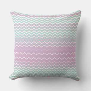 Powder Blue und Thistle Zigzags Kissen