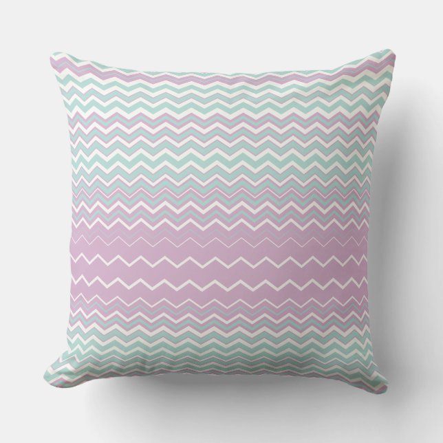 Powder Blue und Thistle Zigzags Kissen (Vorderseite)