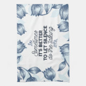 Power des Schweigens - inspirierendes Zitat Geschirrtuch (Vertikal)