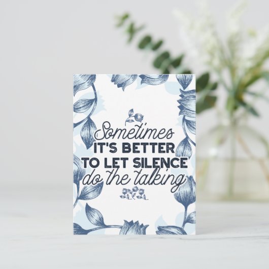 Power des Schweigens - inspirierendes Zitat Postkarte (Stehend Vorderseite)