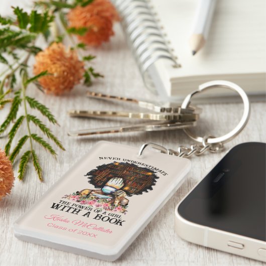 Power eines Mädchens mit einem Buch-Abschluss Schlüsselanhänger (Vorderseite rechts)