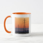 Power Pylons bei Sonnenuntergang Tasse (Links)
