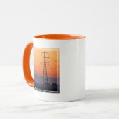 Power Pylons bei Sonnenuntergang Tasse (Vorderseite Links)