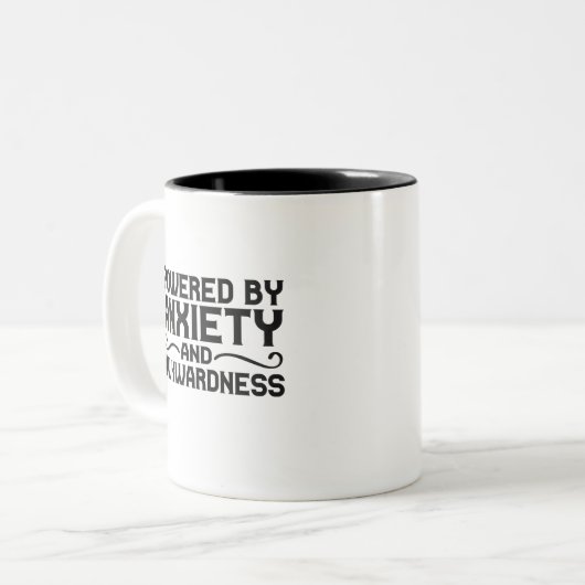 Powered By Anxiety and Awkwardness Funny Introvert Zweifarbige Tasse (Vorderseite Links)