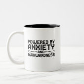 Powered By Anxiety and Awkwardness Funny Introvert Zweifarbige Tasse (Links)