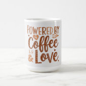 Powered by Coffee & Love – Cute Mom Life Design Kaffeetasse (Mittel)