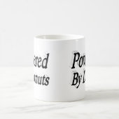 Powered by Donuts Zitat schwarzen Halbtext Kaffeetasse (Mittel)