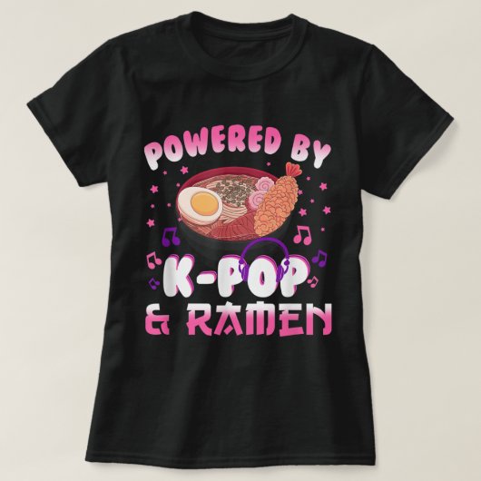 Powered by K pop and Ramen Kpop Kawaii Anime Gift T-Shirt (Design vorne)
