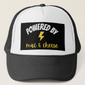 Powered by Mac und Cheese Truckerkappe (Vorderseite)
