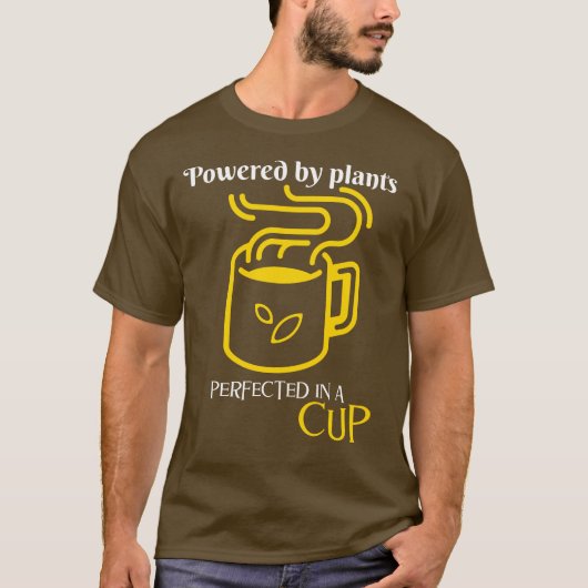 Powered by Pflanze, perfekt in einer Cup-Fuel-Tass T-Shirt (Vorderseite)