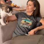 Powered by Pflanze Vegan Vegetarian Retro T-Shirt<br><div class="desc">Dieses Design wurde mit digitaler Kunst erstellt. Sie können den Stil dieses Shirts ändern, indem Sie Mehr > unter der Option Stil auswählen. Es kann personalisiert sein, in dem Bereich bereitstellen oder anpassen, indem Sie den Klick, um weitere Option anpassen und den Namen, Initialen oder Wörter ändern. Sie können auch...</div>