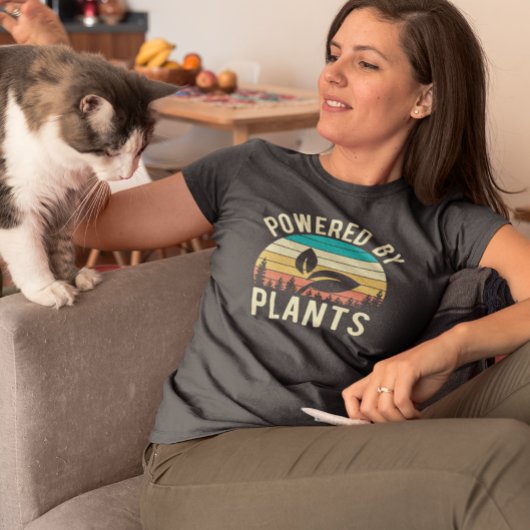 Powered by Pflanze Vegan Vegetarian Retro T-Shirt