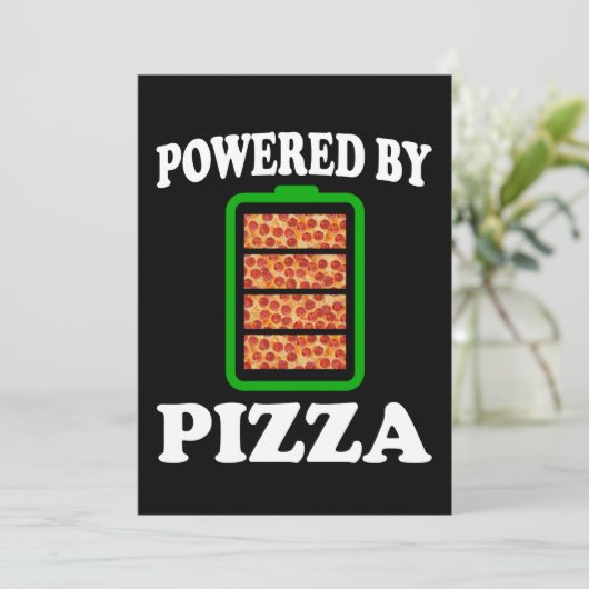 Powered by Pizza - Funny Pizza Einladung (Stehend Vorderseite)